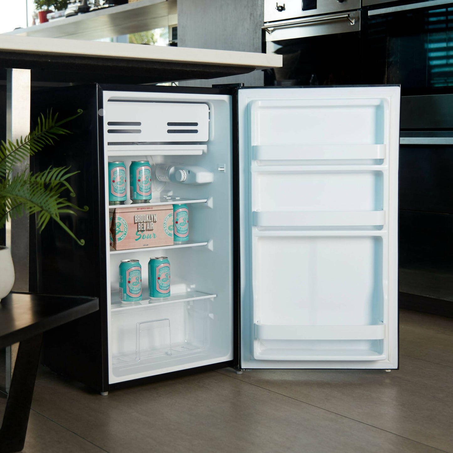 Frigobar RMF04HV0 93 Lts3#Negro