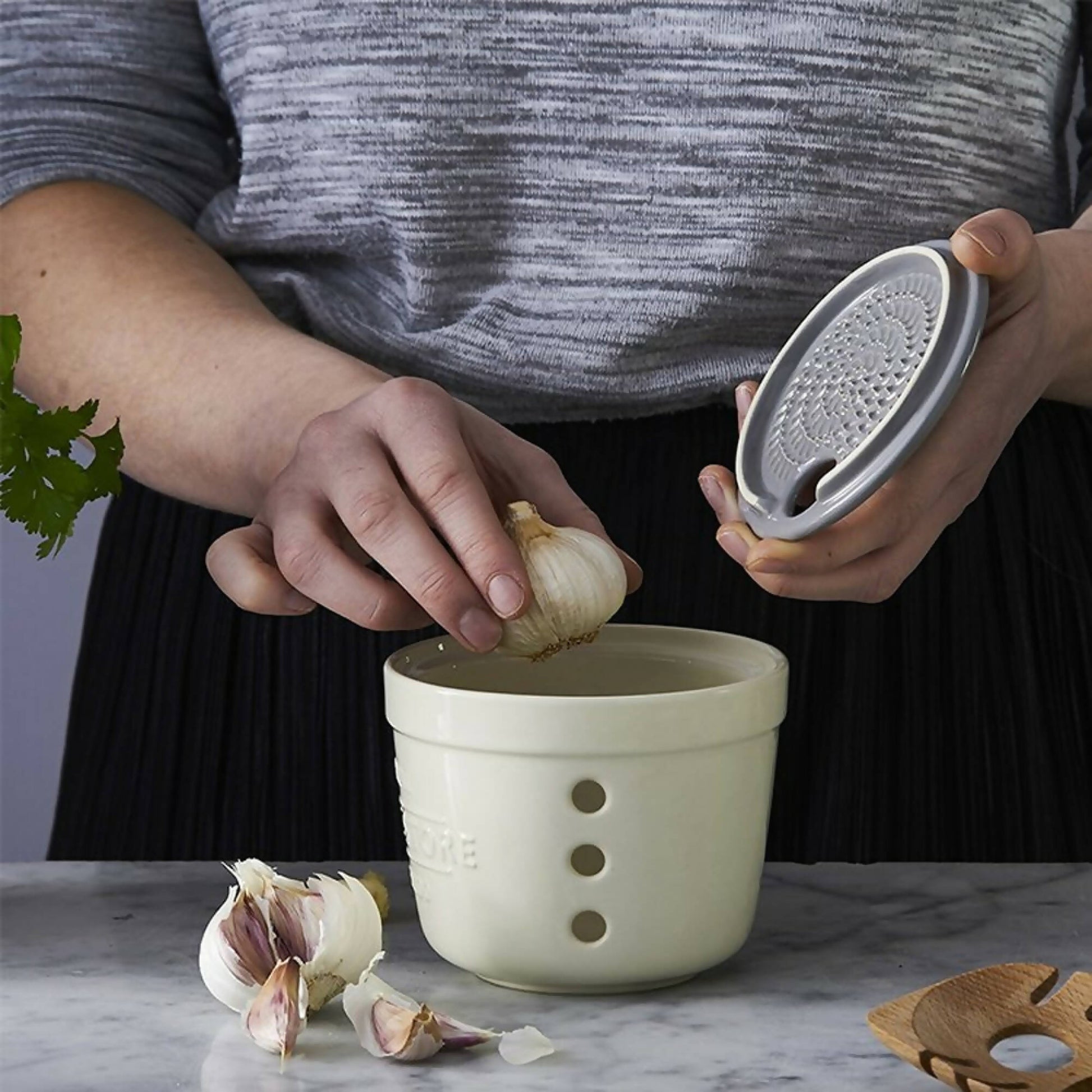 Contenedor y Rallador Ajo3#Crema