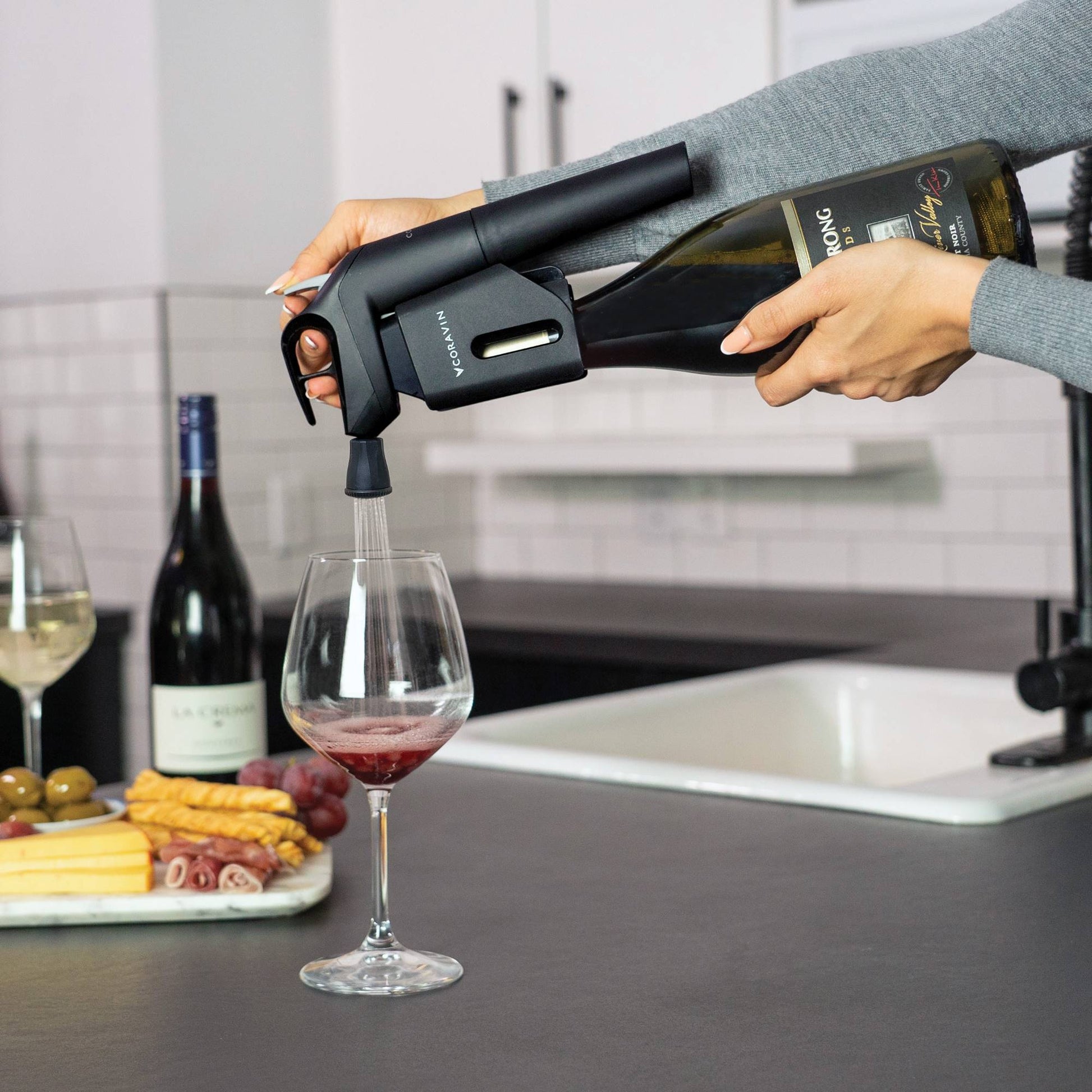 Dispensador Vino por Copas Coravin Timeless Three+ (Incluye 2 cápsulas, un aireador y 2 screw caps)1#Negro