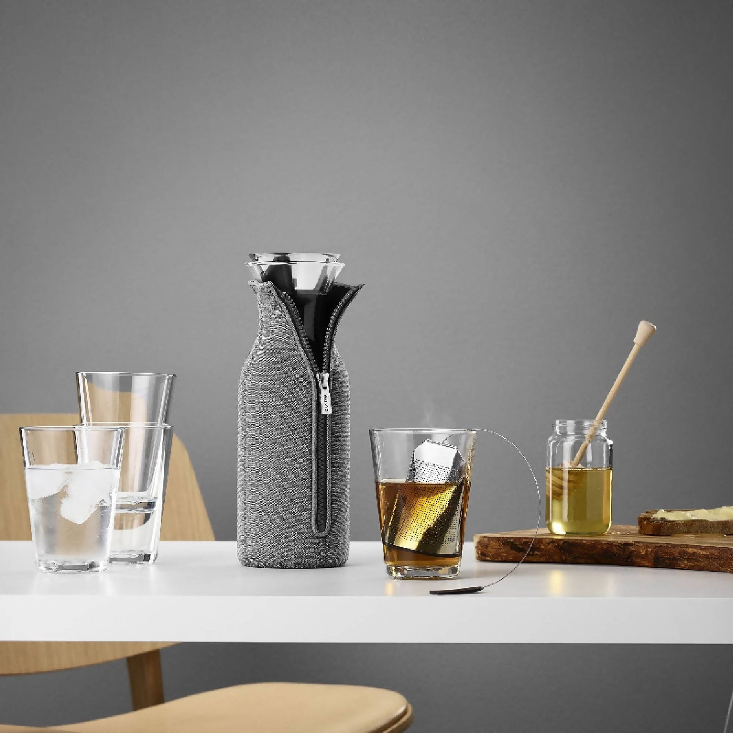 Jarra con Funda 1 L1#Grafito